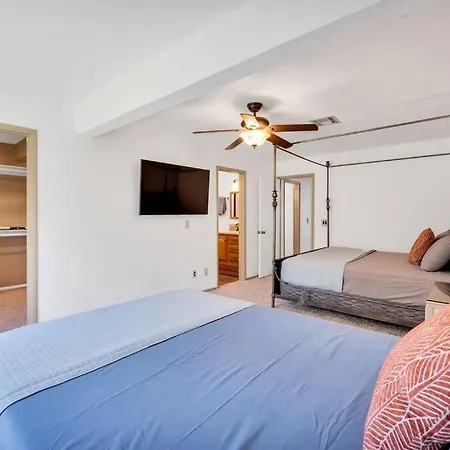 Centrally Located Spacious Vacation Hom 13 M Strip